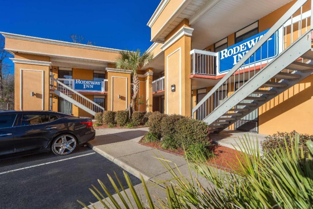 Rodeway Inn Lumberton Exterior photo