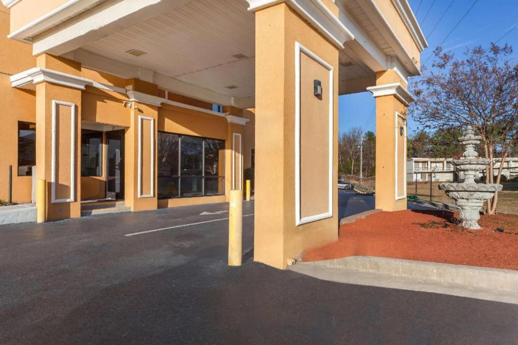 Rodeway Inn Lumberton Exterior photo